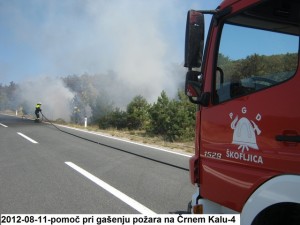 2012-08-11-pomoč pri gašenju požara na Črnem Kalu-4
